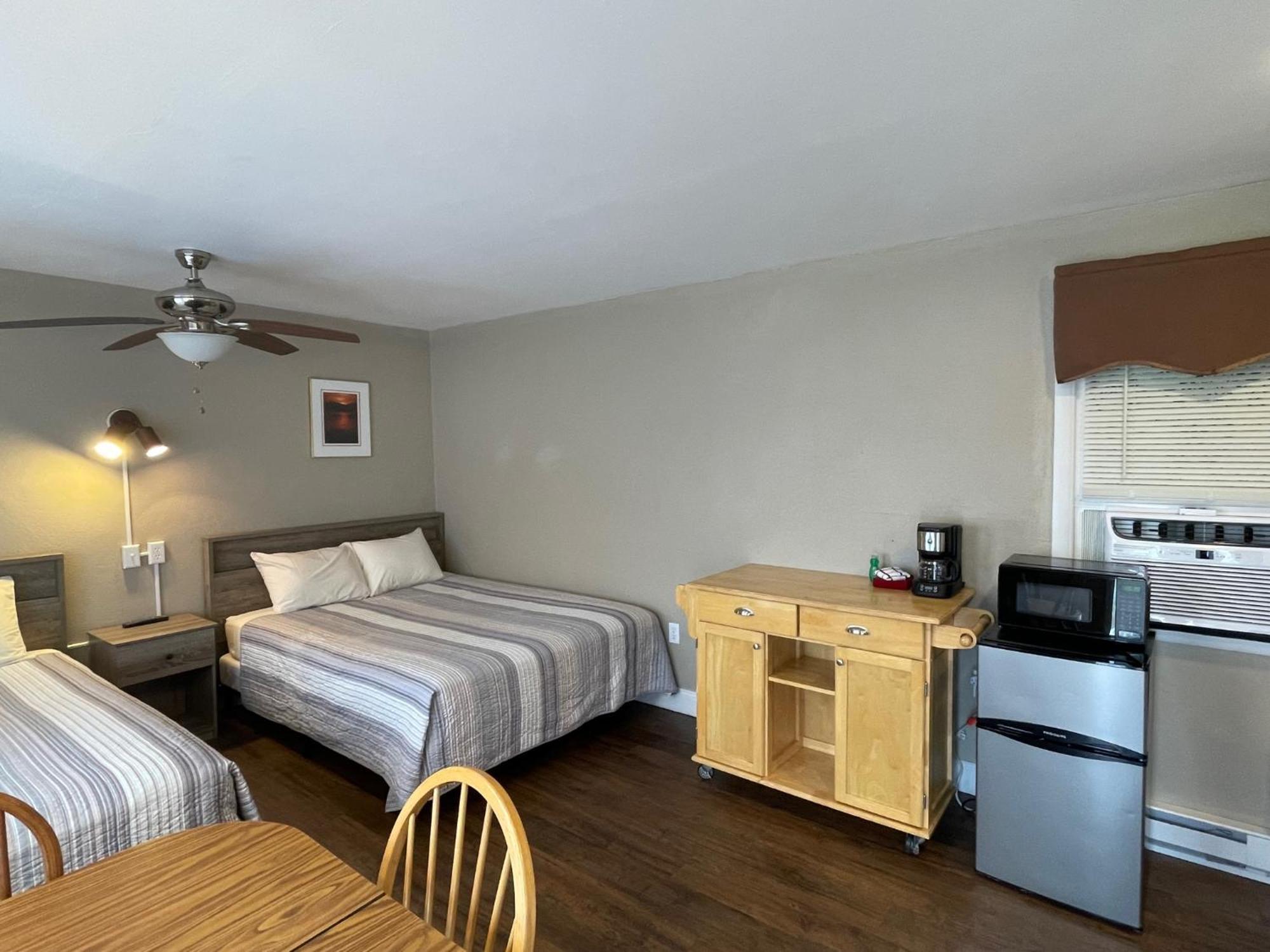 Hill View Motel And Cottages เลคจอร์จ ภายนอก รูปภาพ