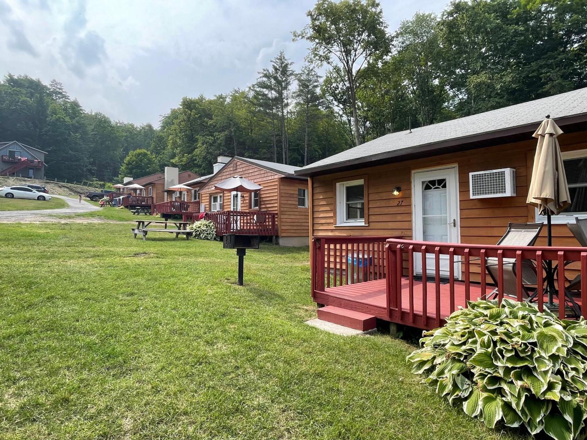 Hill View Motel And Cottages เลคจอร์จ ภายนอก รูปภาพ
