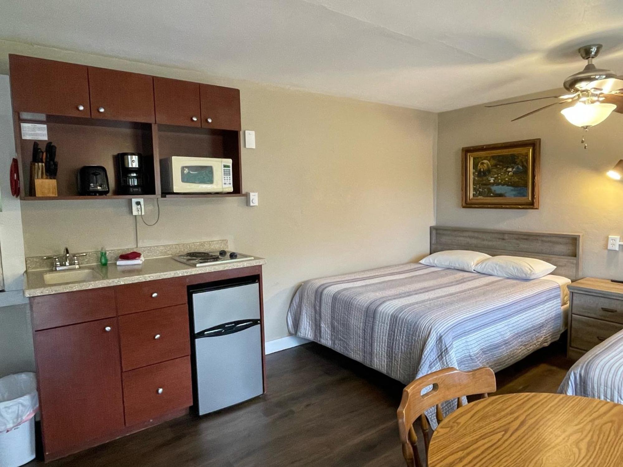 Hill View Motel And Cottages เลคจอร์จ ห้อง รูปภาพ